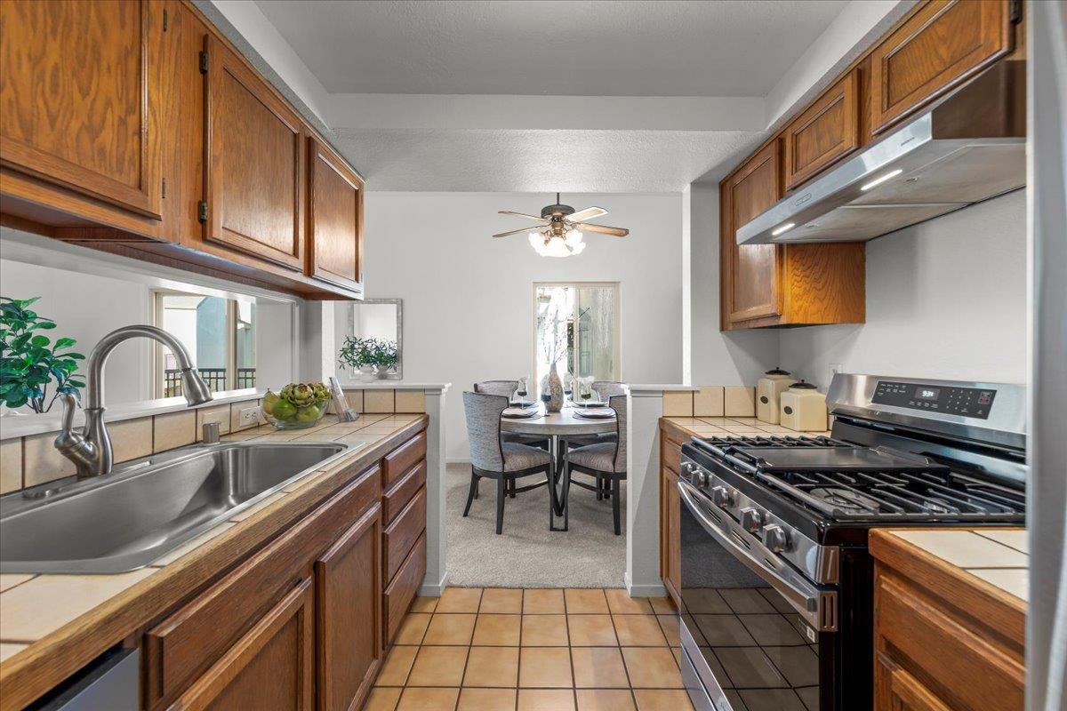 Detail Gallery Image 11 of 27 For 2392 N Main St #E,  Salinas,  CA 93906 - 1 Beds | 1 Baths