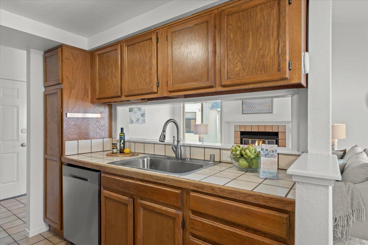 Detail Gallery Image 12 of 27 For 2392 N Main St #E,  Salinas,  CA 93906 - 1 Beds | 1 Baths