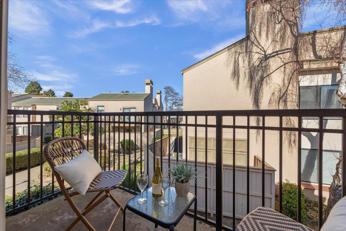 Detail Gallery Image 22 of 27 For 2392 N Main St #E,  Salinas,  CA 93906 - 1 Beds | 1 Baths