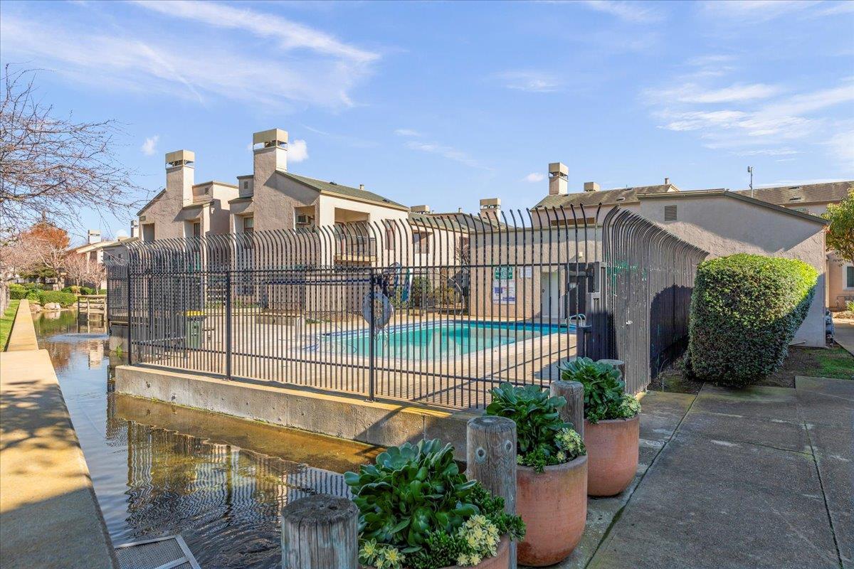 Detail Gallery Image 27 of 27 For 2392 N Main St #E,  Salinas,  CA 93906 - 1 Beds | 1 Baths