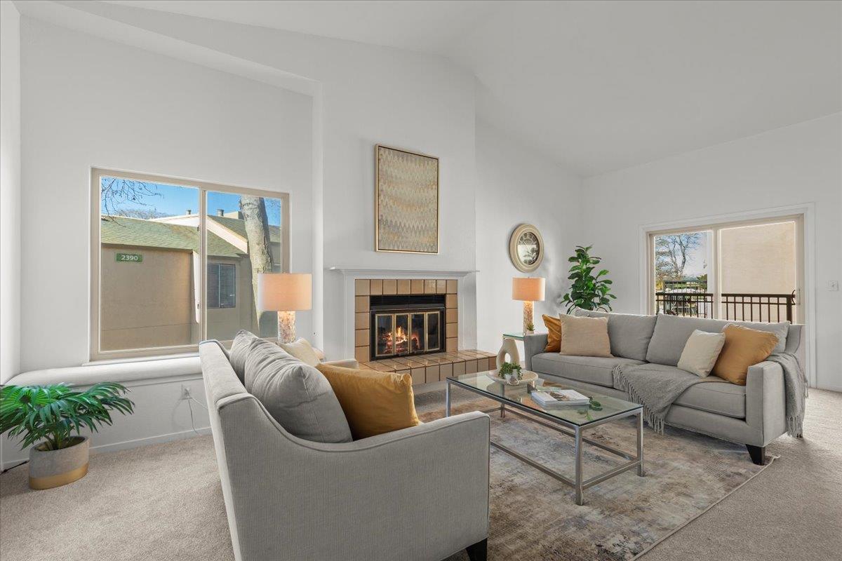 Detail Gallery Image 4 of 27 For 2392 N Main St #E,  Salinas,  CA 93906 - 1 Beds | 1 Baths