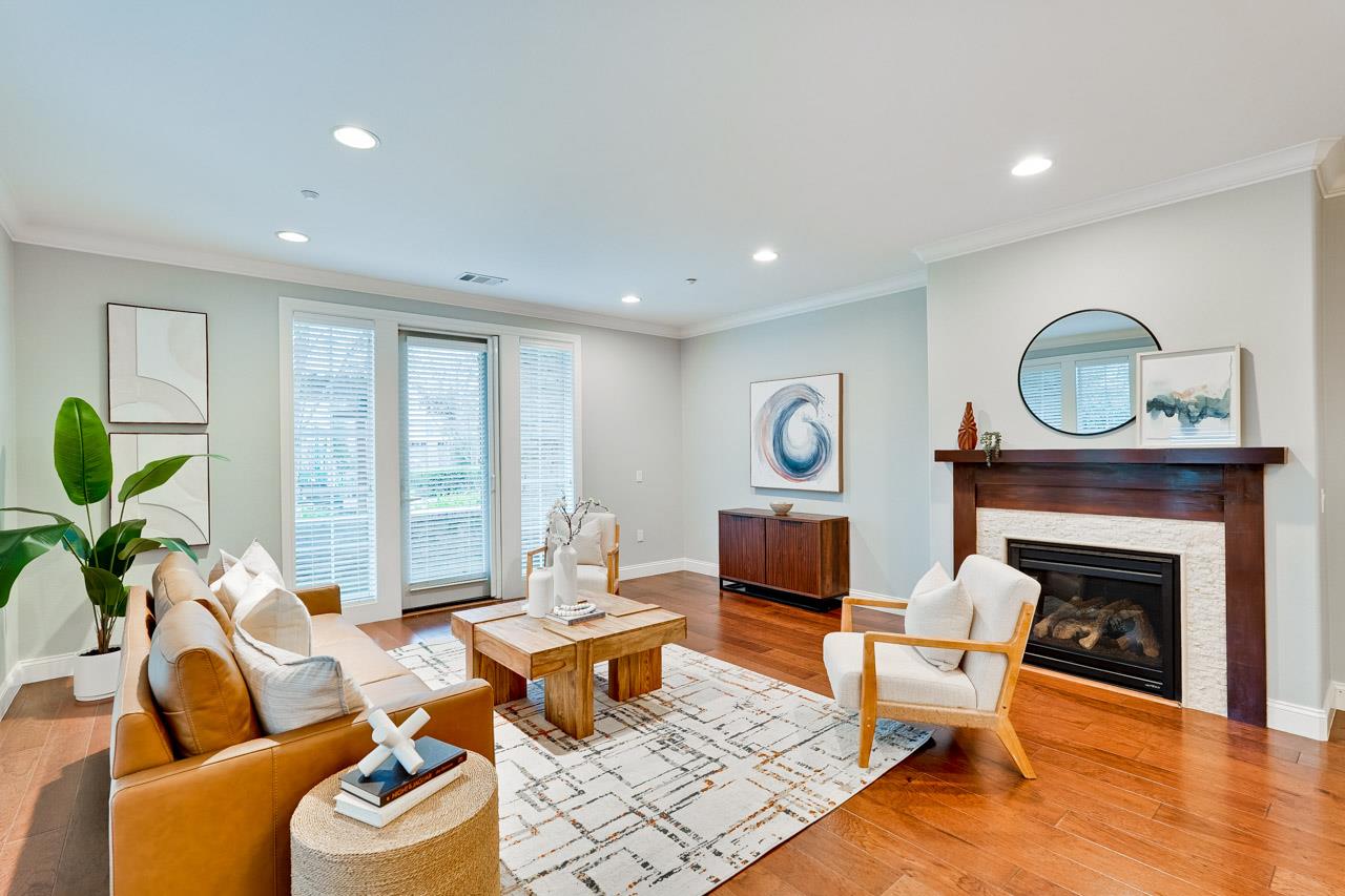 Browse active condo listings in WILLOW GLEN