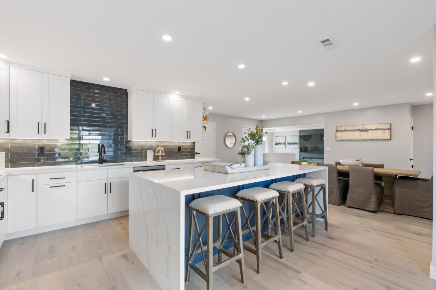 Detail Gallery Image 10 of 42 For 303 Filbert St, Half Moon Bay,  CA 94019 - 4 Beds | 2 Baths