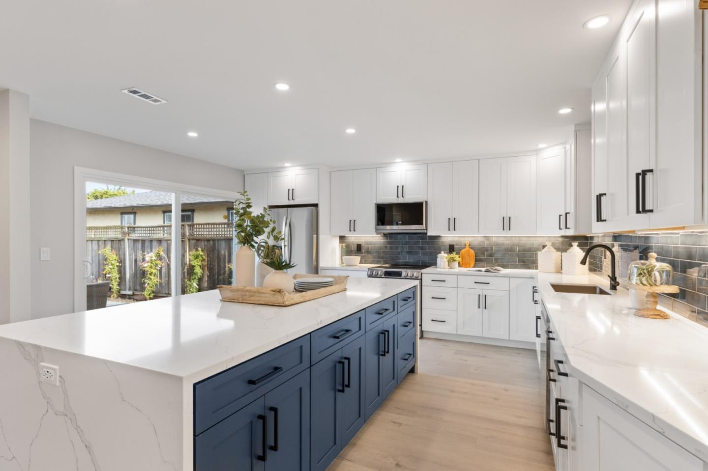 Detail Gallery Image 11 of 42 For 303 Filbert St, Half Moon Bay,  CA 94019 - 4 Beds | 2 Baths