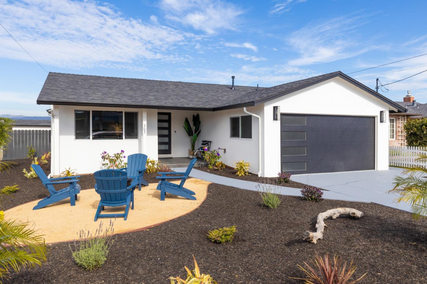 Detail Gallery Image 2 of 42 For 303 Filbert St, Half Moon Bay,  CA 94019 - 4 Beds | 2 Baths