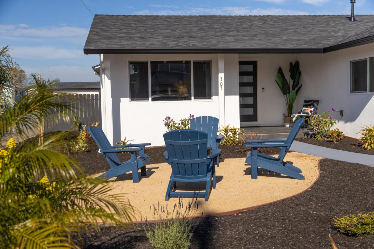 Detail Gallery Image 4 of 42 For 303 Filbert St, Half Moon Bay,  CA 94019 - 4 Beds | 2 Baths