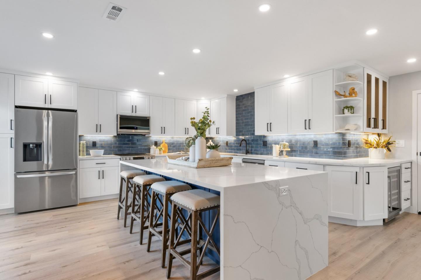 Detail Gallery Image 9 of 42 For 303 Filbert St, Half Moon Bay,  CA 94019 - 4 Beds | 2 Baths