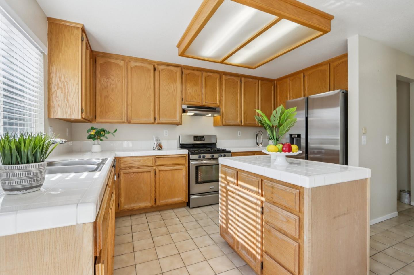 Detail Gallery Image 10 of 30 For 1706 Countrywood Ln, Tracy,  CA 95376 - 3 Beds | 2/1 Baths