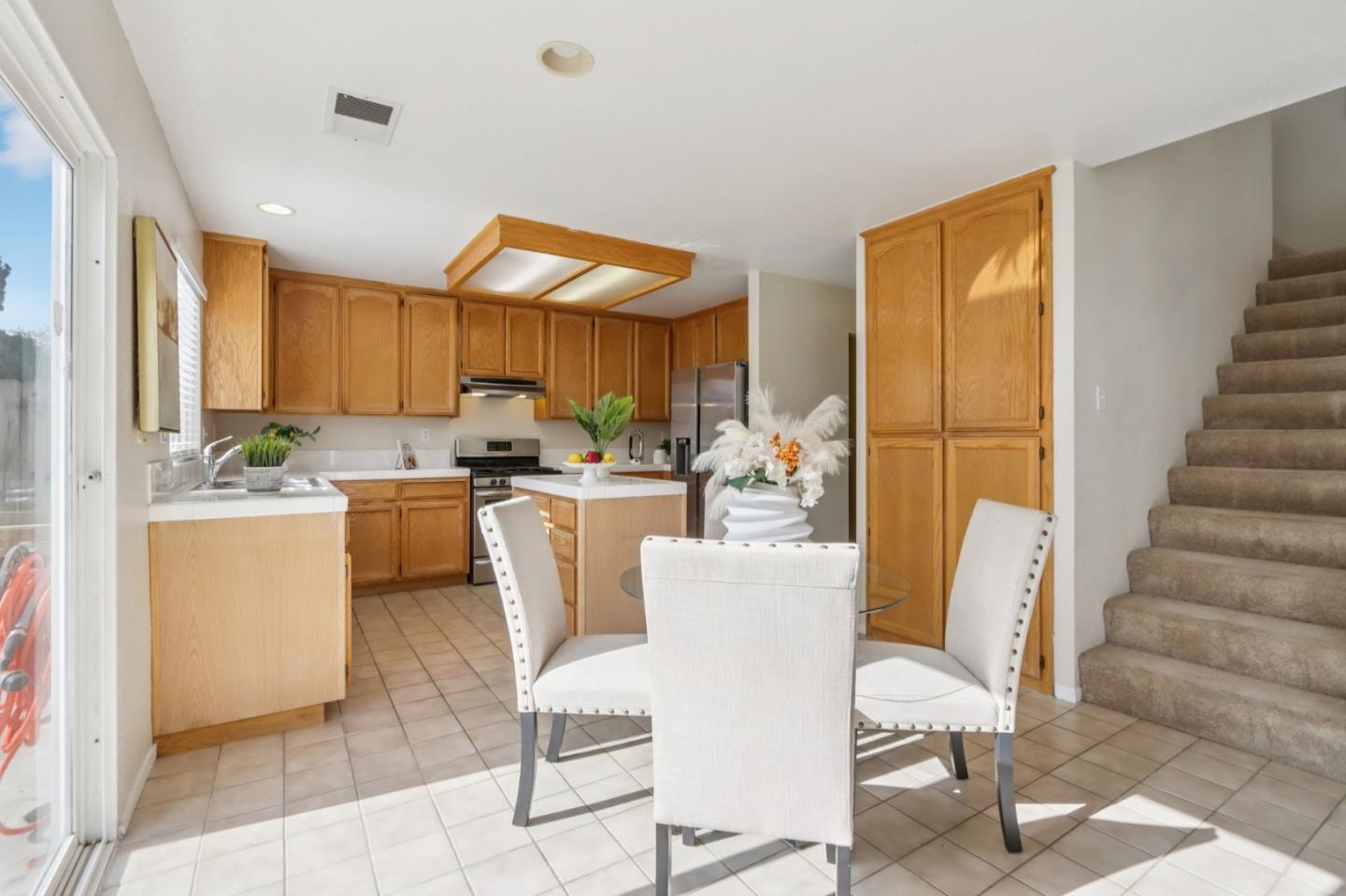 Detail Gallery Image 6 of 30 For 1706 Countrywood Ln, Tracy,  CA 95376 - 3 Beds | 2/1 Baths