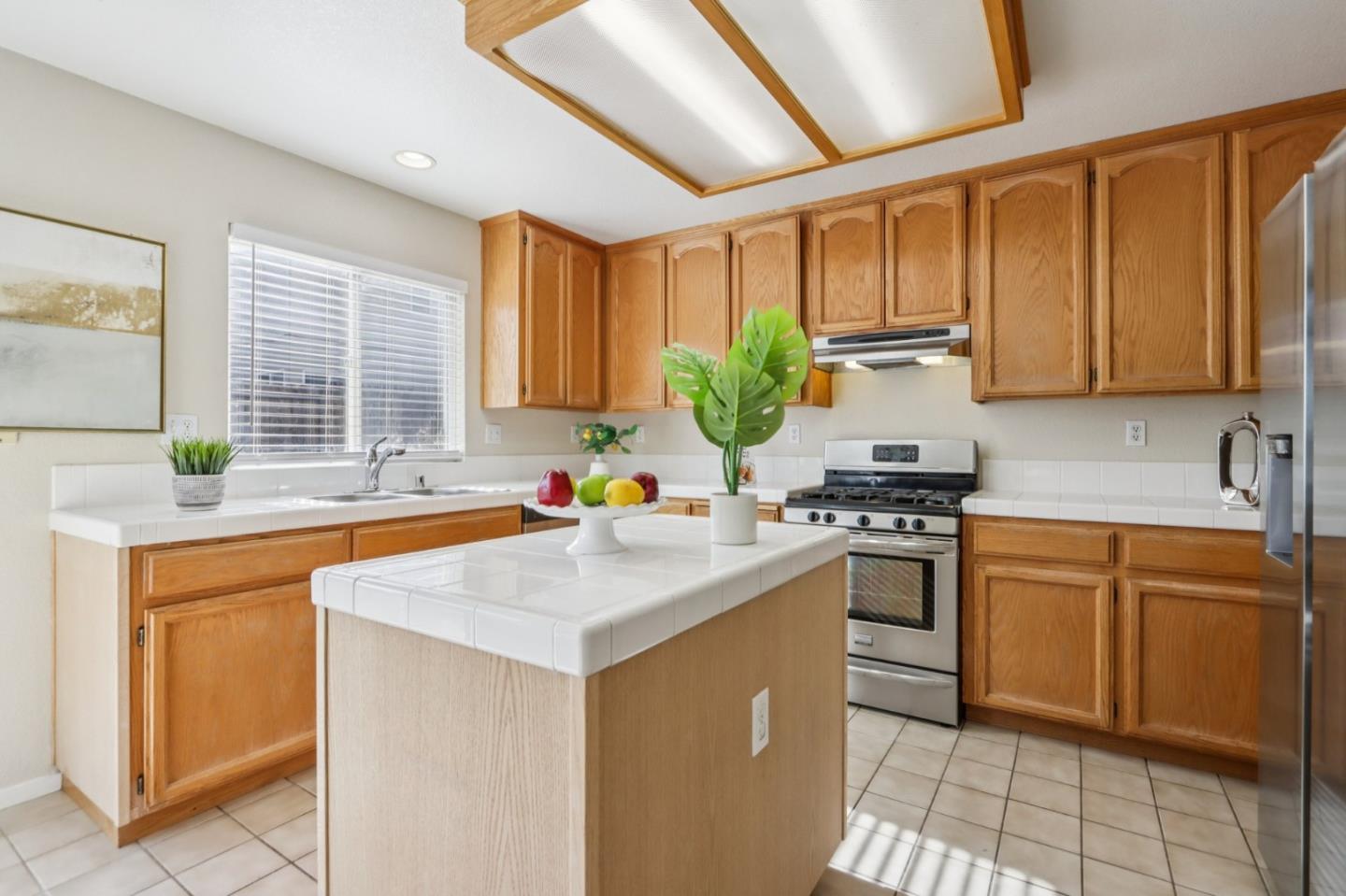 Detail Gallery Image 9 of 30 For 1706 Countrywood Ln, Tracy,  CA 95376 - 3 Beds | 2/1 Baths