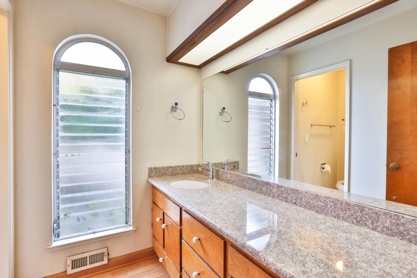 Detail Gallery Image 13 of 29 For 1492 Robsheal Dr, San Jose,  CA 95125 - 5 Beds | 3 Baths