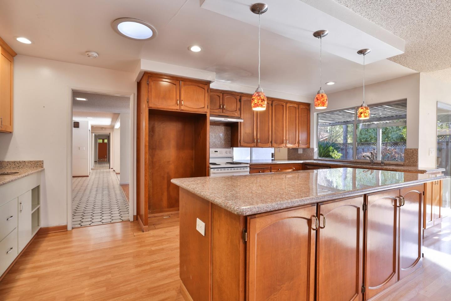 Detail Gallery Image 3 of 29 For 1492 Robsheal Dr, San Jose,  CA 95125 - 5 Beds | 3 Baths