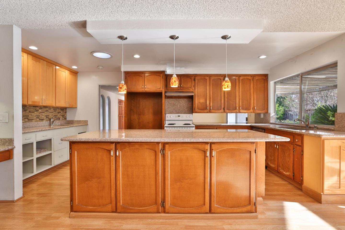 Detail Gallery Image 4 of 29 For 1492 Robsheal Dr, San Jose,  CA 95125 - 5 Beds | 3 Baths