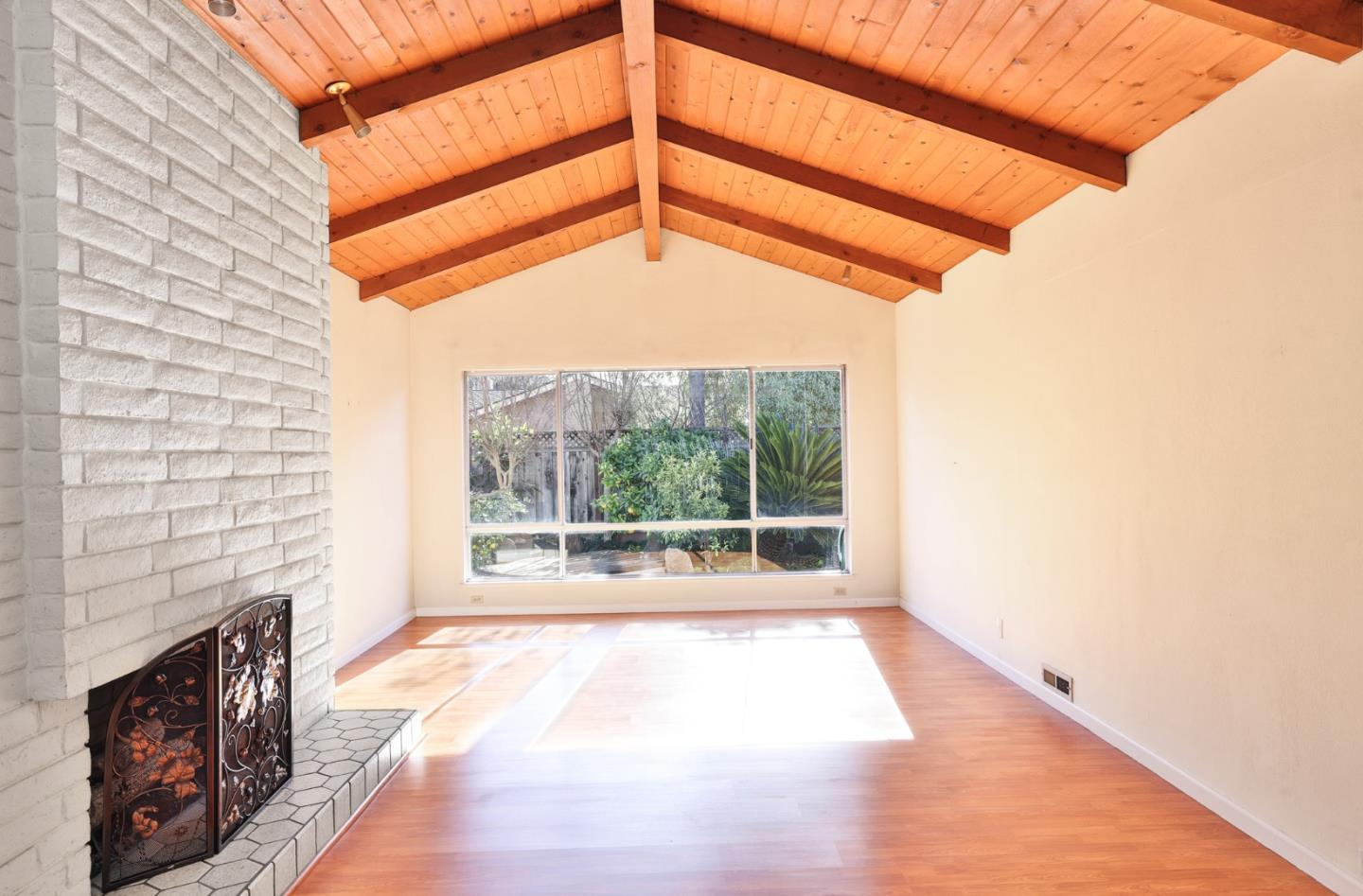 Detail Gallery Image 5 of 29 For 1492 Robsheal Dr, San Jose,  CA 95125 - 5 Beds | 3 Baths