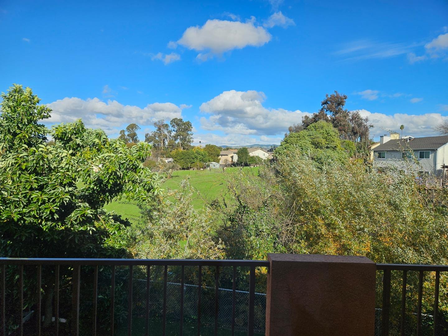 Detail Gallery Image 3 of 47 For 23022 Palazzo Del Kayla, Hayward,  CA 94541 - 4 Beds | 2/1 Baths