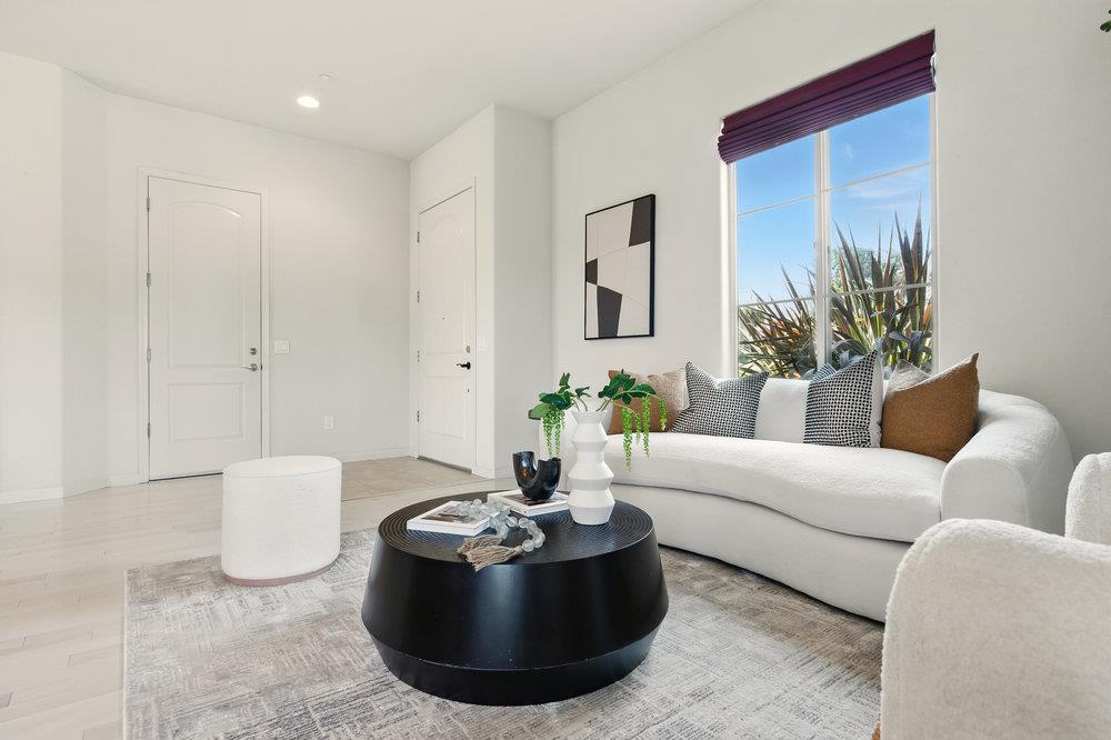 Detail Gallery Image 9 of 47 For 23022 Palazzo Del Kayla, Hayward,  CA 94541 - 4 Beds | 2/1 Baths