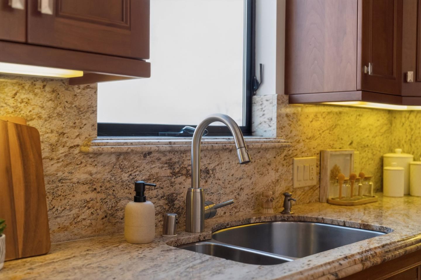 Detail Gallery Image 15 of 51 For 220 Palm Ave, Millbrae,  CA 94030 - 3 Beds | 2 Baths