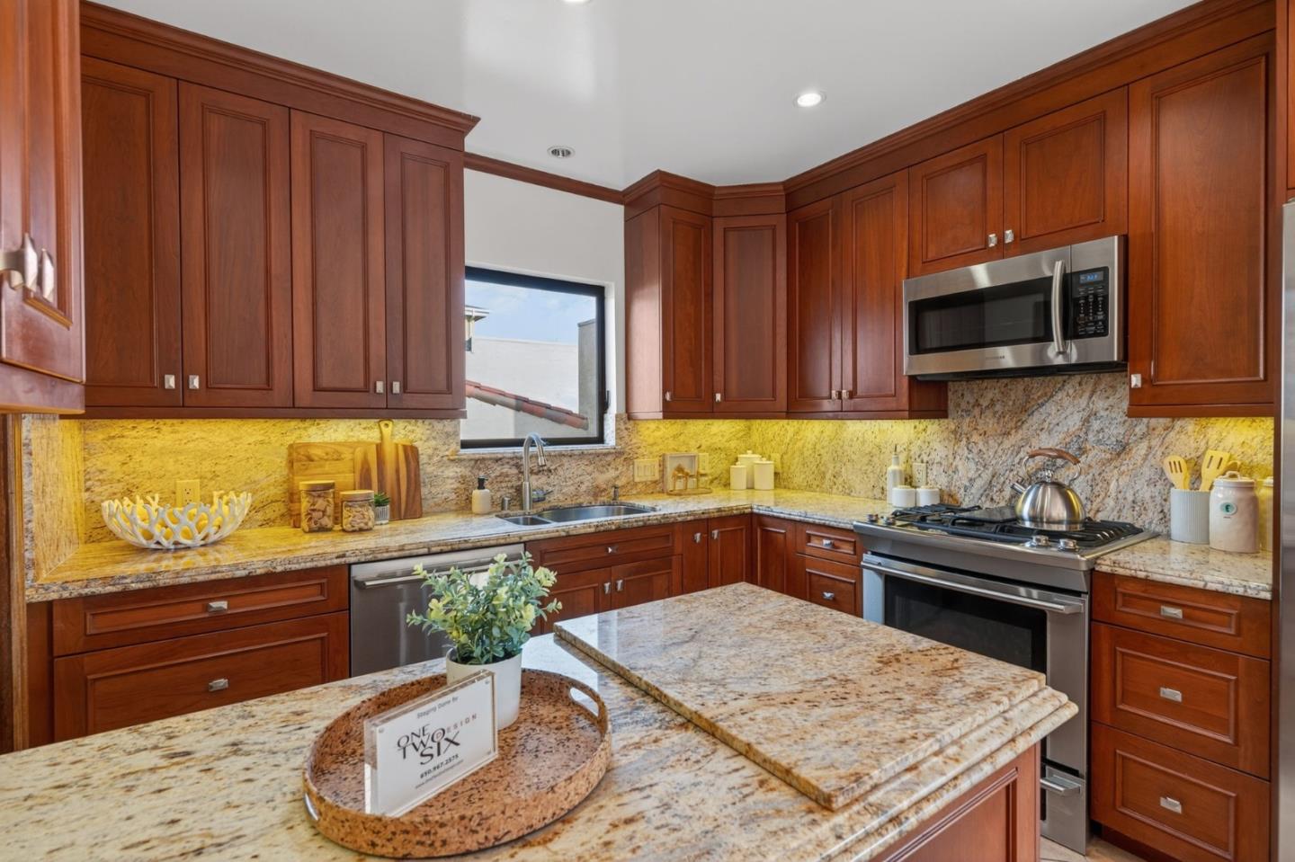 Detail Gallery Image 17 of 51 For 220 Palm Ave, Millbrae,  CA 94030 - 3 Beds | 2 Baths