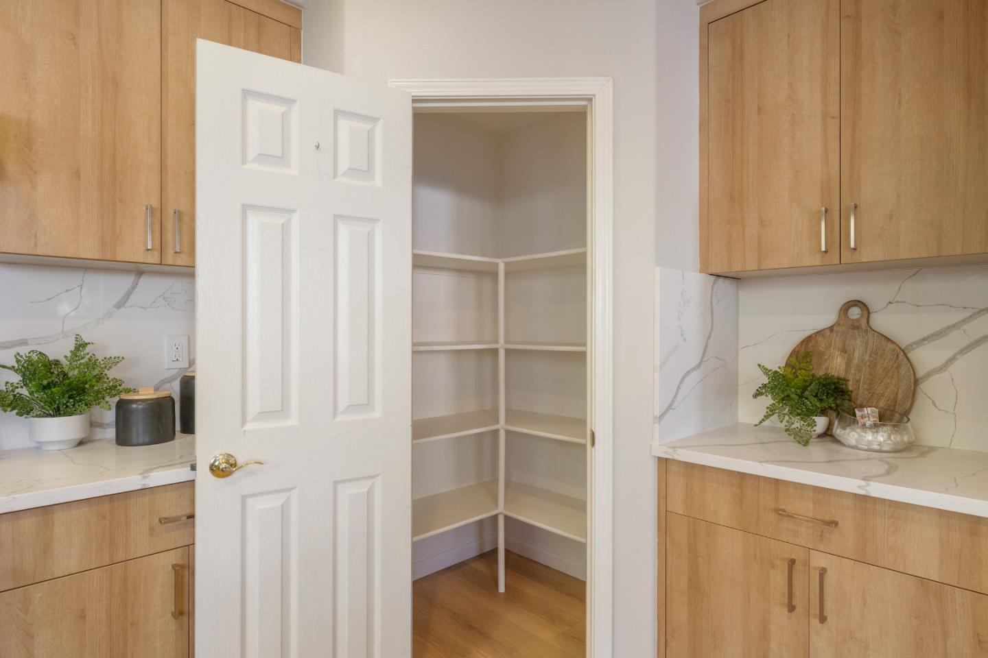 Detail Gallery Image 11 of 31 For 5500 Cooney Pl, San Jose,  CA 95123 - 5 Beds | 3 Baths