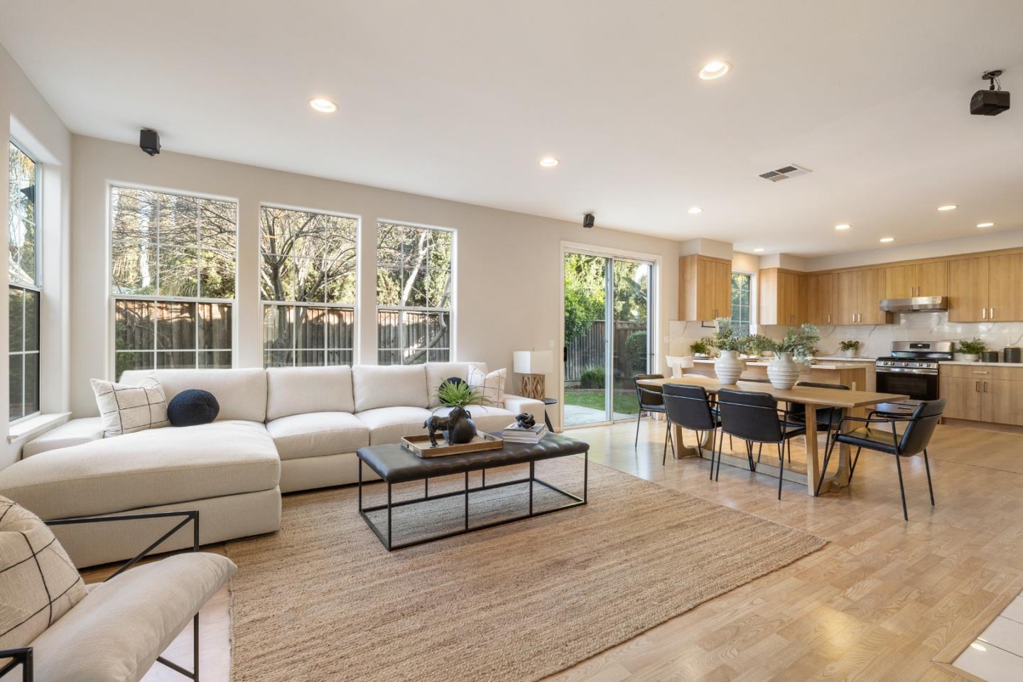 Detail Gallery Image 4 of 31 For 5500 Cooney Pl, San Jose,  CA 95123 - 5 Beds | 3 Baths