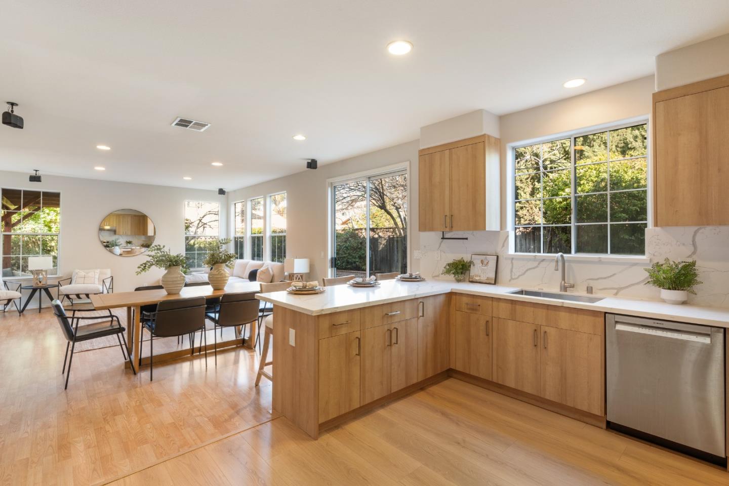 Detail Gallery Image 9 of 31 For 5500 Cooney Pl, San Jose,  CA 95123 - 5 Beds | 3 Baths