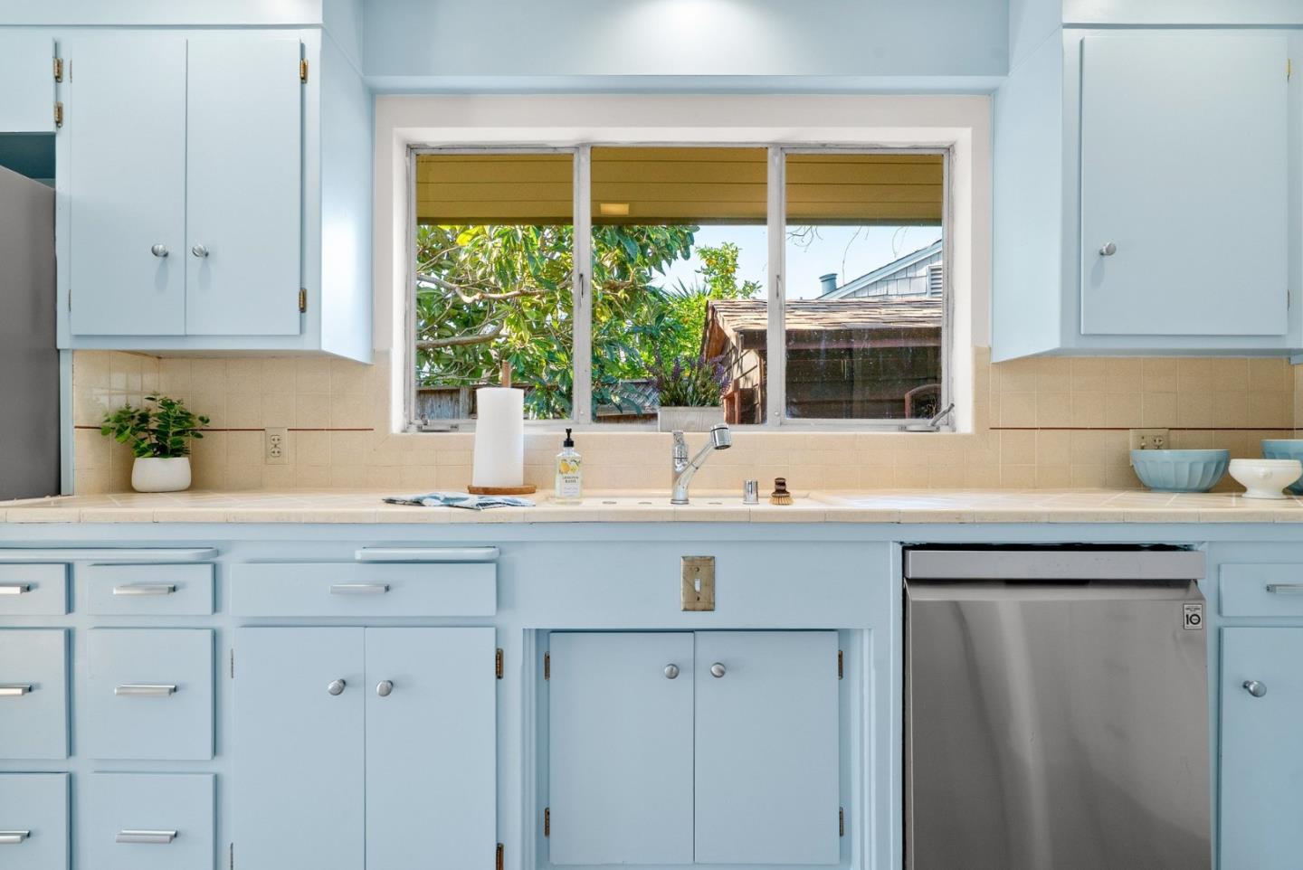 Detail Gallery Image 12 of 48 For 131 Spring St, Santa Cruz,  CA 95060 - 3 Beds | 1/1 Baths