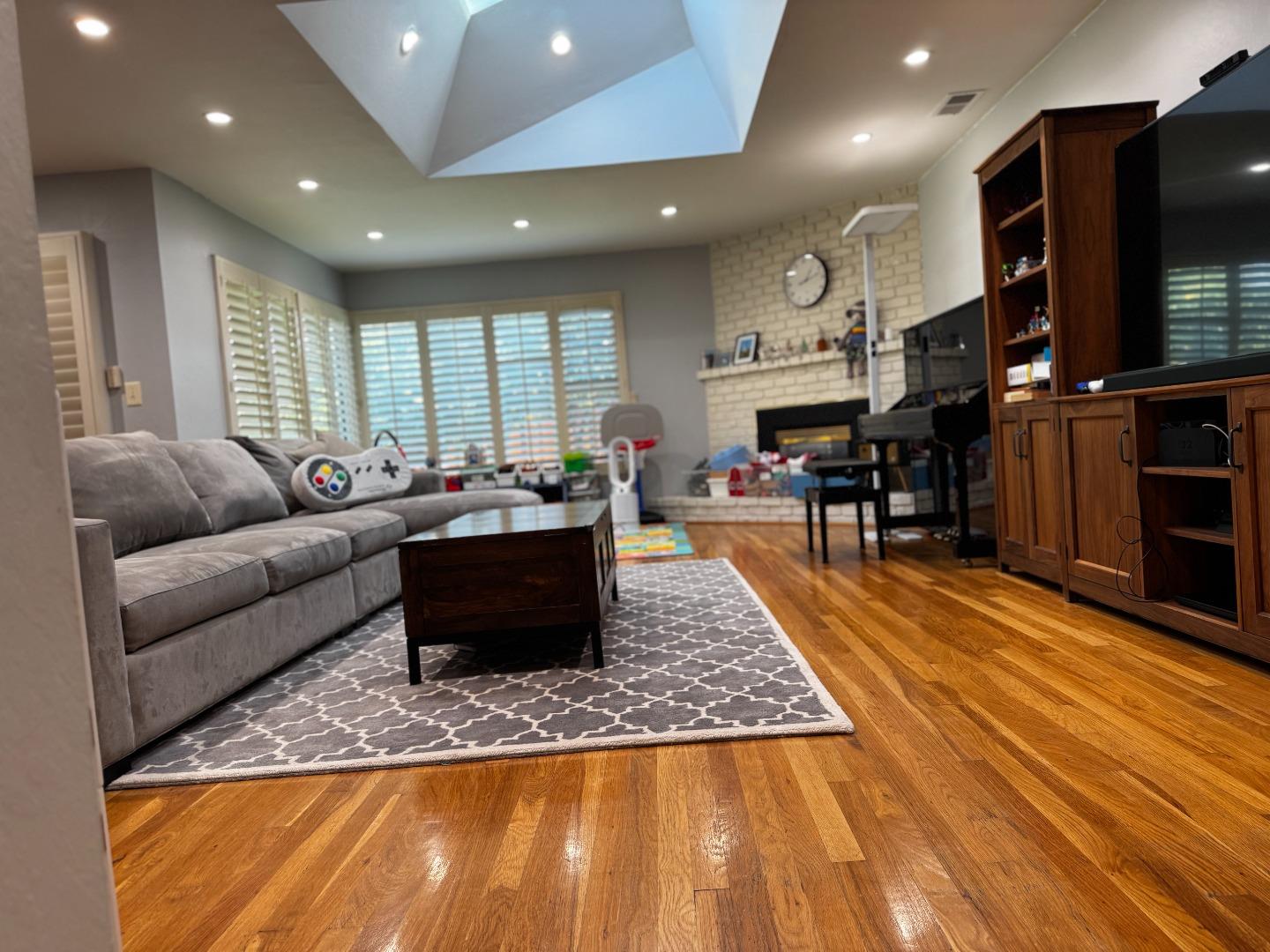 Detail Gallery Image 2 of 12 For 1054 Savannah Dr, San Jose,  CA 95117 - 3 Beds | 2 Baths