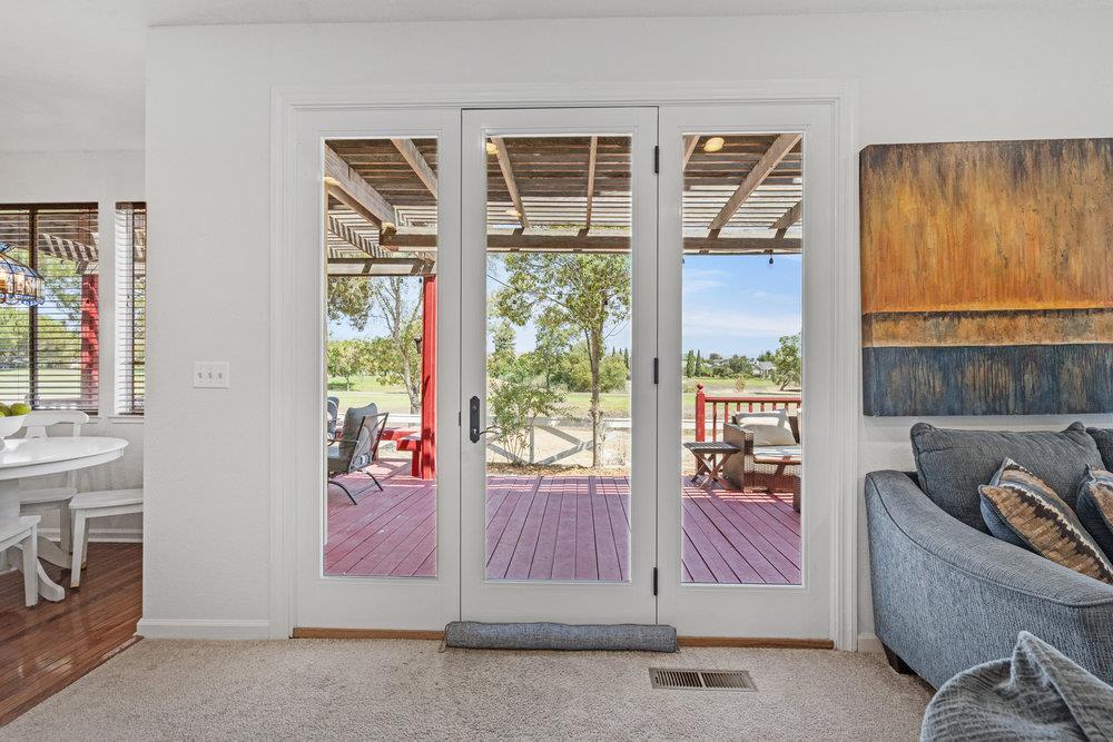 Detail Gallery Image 11 of 41 For 310 Bonnie Ln, Hollister,  CA 95023 - 3 Beds | 3 Baths