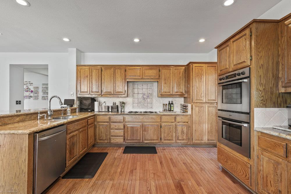 Detail Gallery Image 7 of 41 For 310 Bonnie Ln, Hollister,  CA 95023 - 3 Beds | 3 Baths