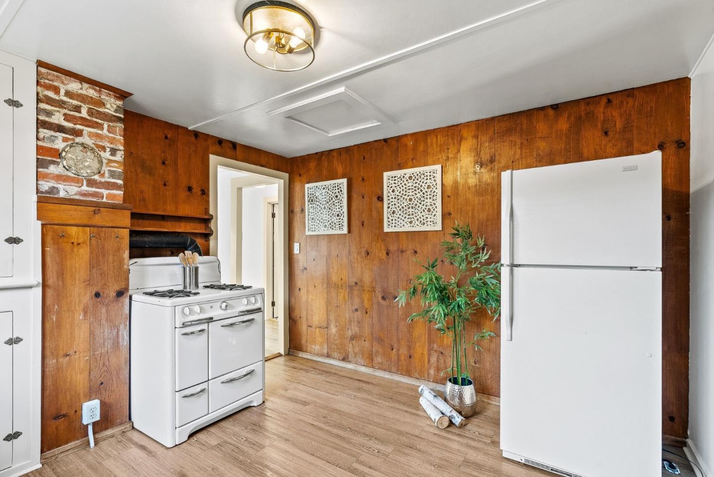 Detail Gallery Image 10 of 29 For 144 Averitt St, Santa Cruz,  CA 95060 - 2 Beds | 1 Baths