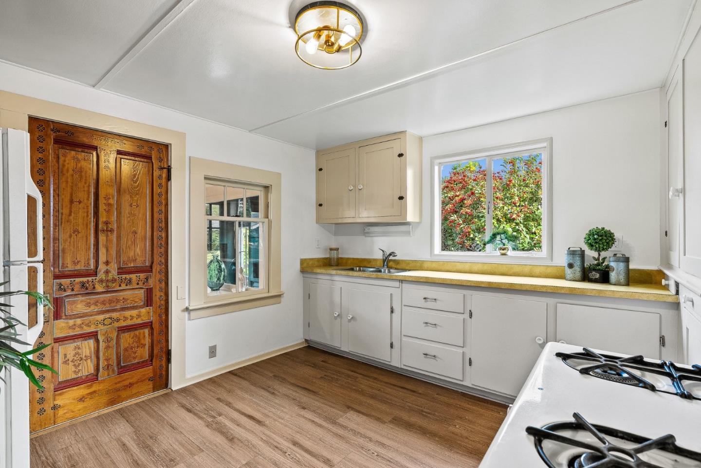 Detail Gallery Image 6 of 29 For 144 Averitt St, Santa Cruz,  CA 95060 - 2 Beds | 1 Baths
