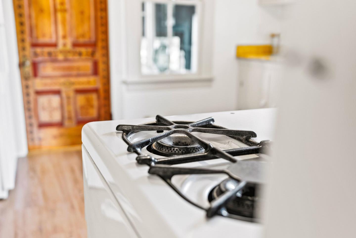 Detail Gallery Image 8 of 29 For 144 Averitt St, Santa Cruz,  CA 95060 - 2 Beds | 1 Baths