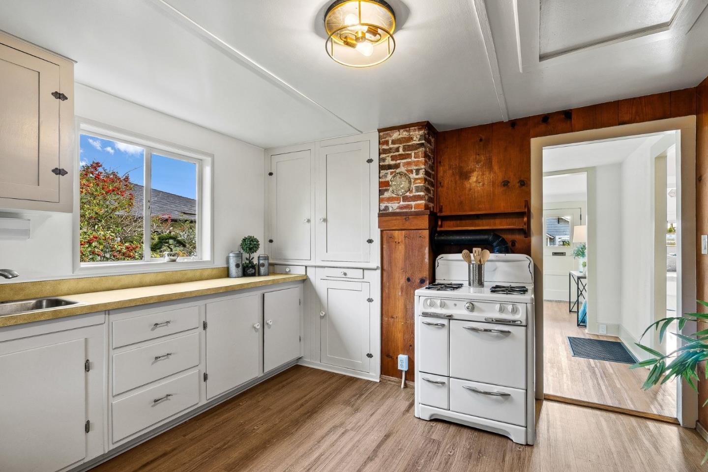Detail Gallery Image 9 of 29 For 144 Averitt St, Santa Cruz,  CA 95060 - 2 Beds | 1 Baths