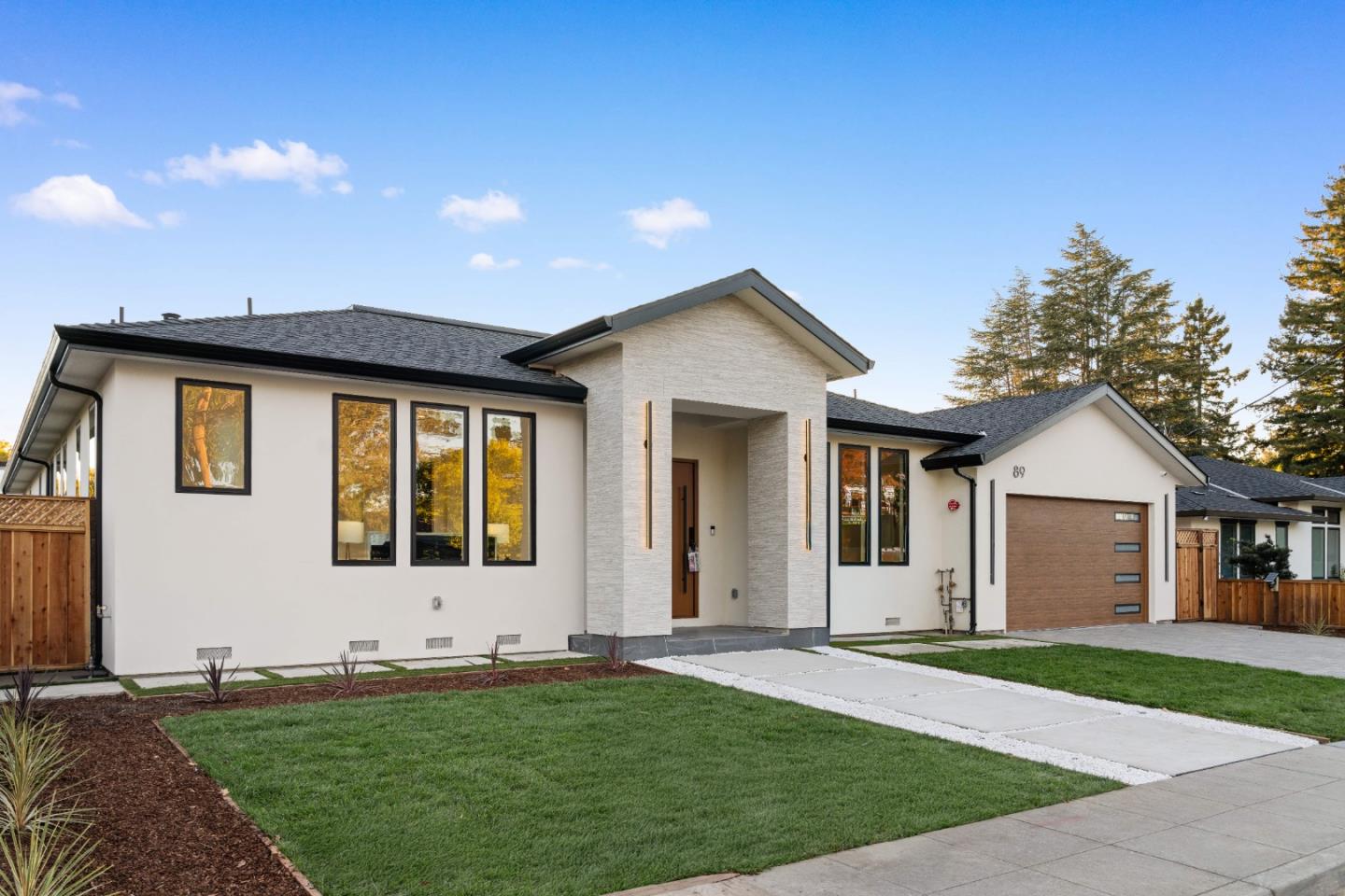 Detail Gallery Image 2 of 56 For 89 Centre St, Mountain View,  CA 94041 - 5 Beds | 4/1 Baths