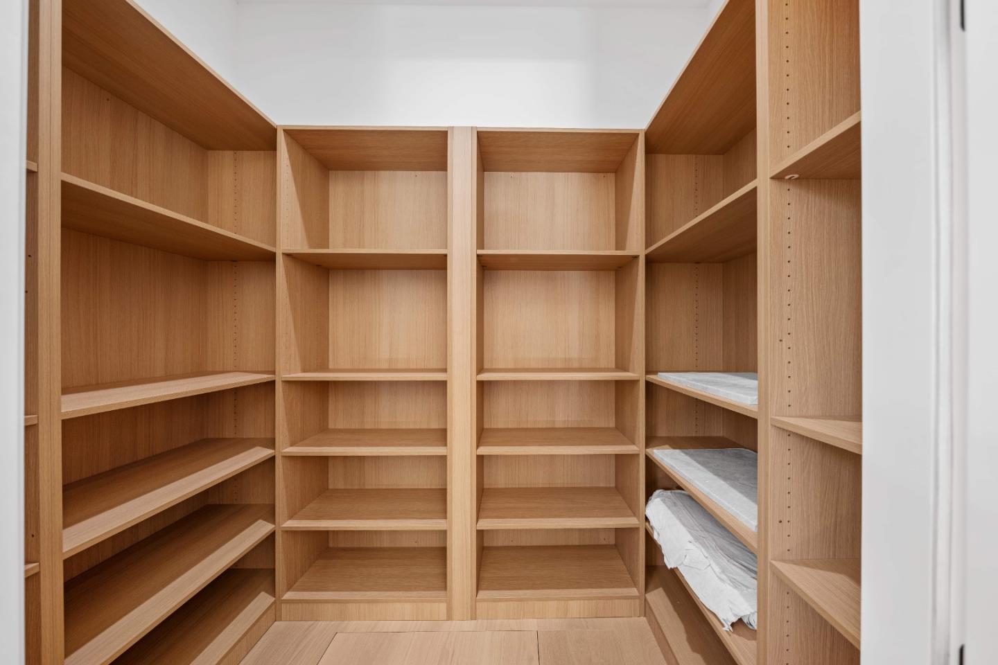 Detail Gallery Image 21 of 56 For 89 Centre St, Mountain View,  CA 94041 - 5 Beds | 4/1 Baths