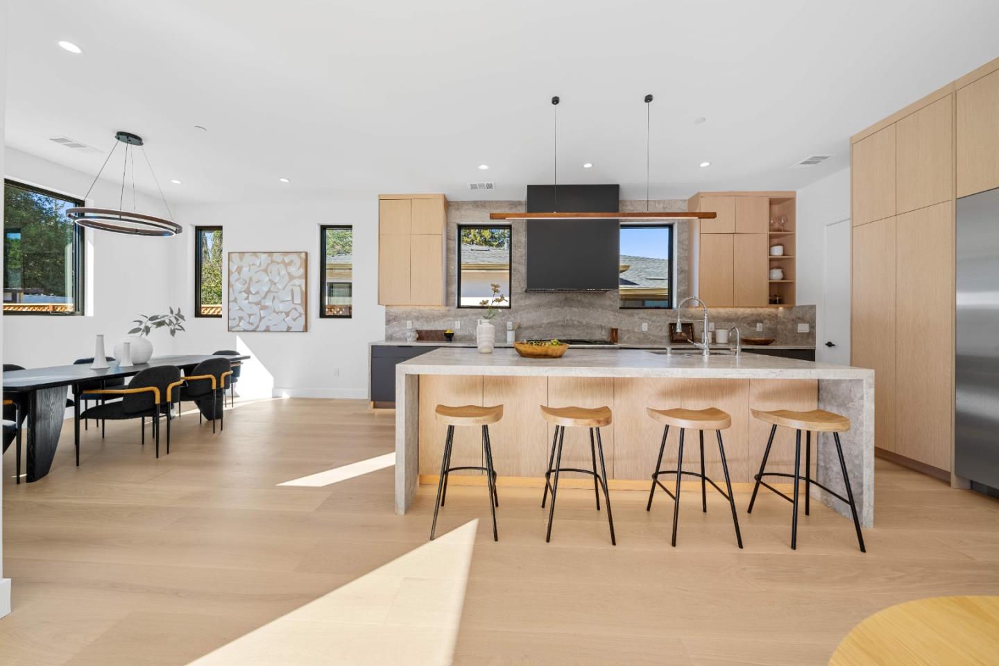 Detail Gallery Image 25 of 56 For 89 Centre St, Mountain View,  CA 94041 - 5 Beds | 4/1 Baths