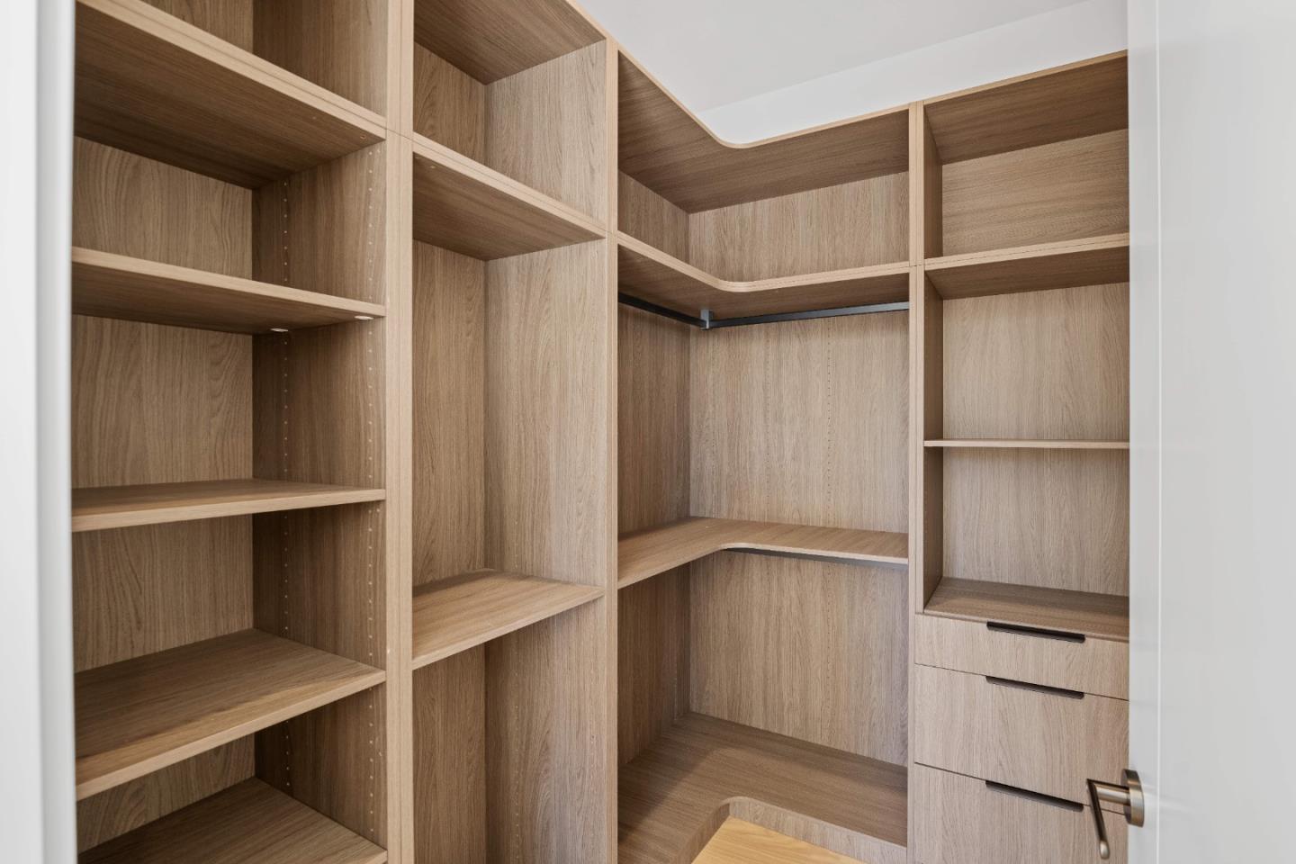 Detail Gallery Image 35 of 56 For 89 Centre St, Mountain View,  CA 94041 - 5 Beds | 4/1 Baths