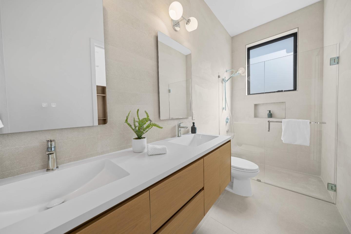 Detail Gallery Image 37 of 56 For 89 Centre St, Mountain View,  CA 94041 - 5 Beds | 4/1 Baths