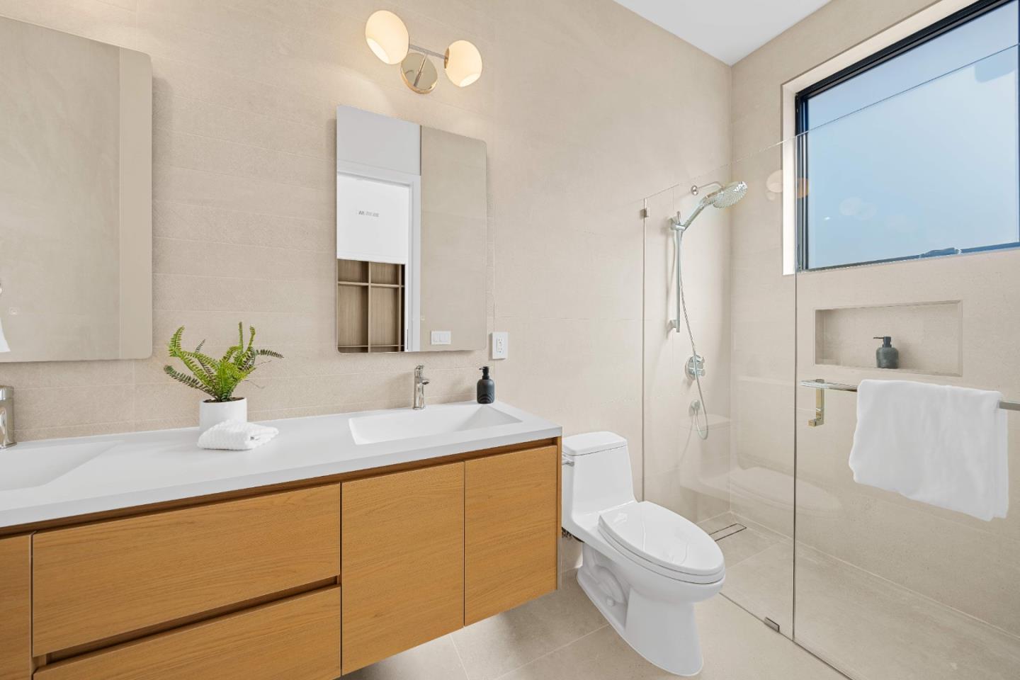 Detail Gallery Image 38 of 56 For 89 Centre St, Mountain View,  CA 94041 - 5 Beds | 4/1 Baths