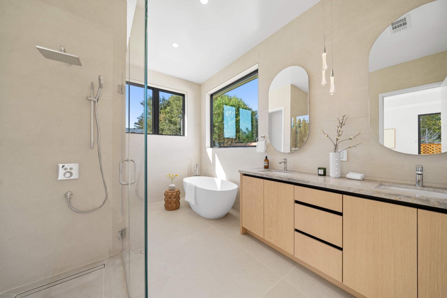 Detail Gallery Image 43 of 56 For 89 Centre St, Mountain View,  CA 94041 - 5 Beds | 4/1 Baths