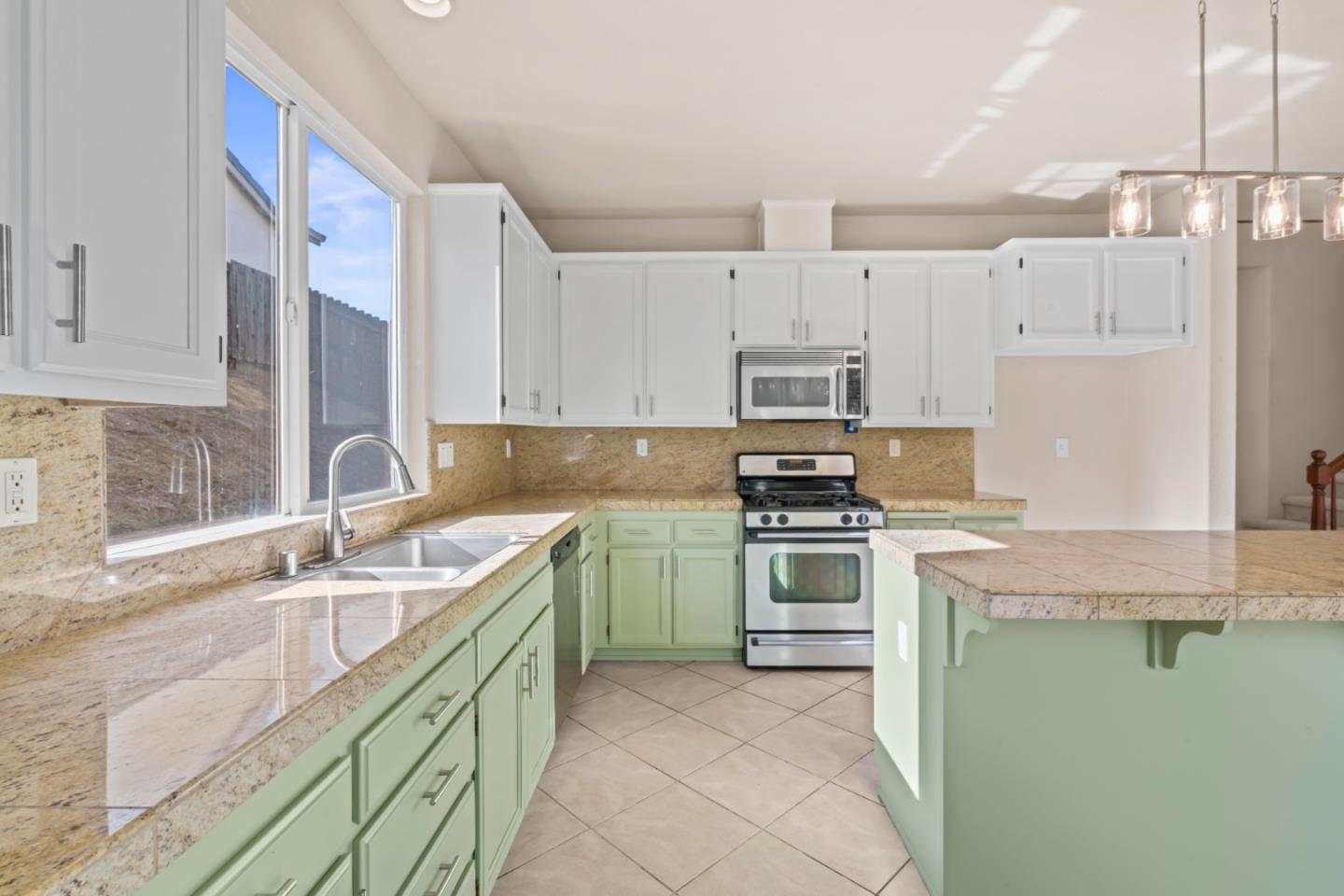 Detail Gallery Image 10 of 49 For 1169 Park West Dr, Pittsburg,  CA 94565 - 5 Beds | 3 Baths