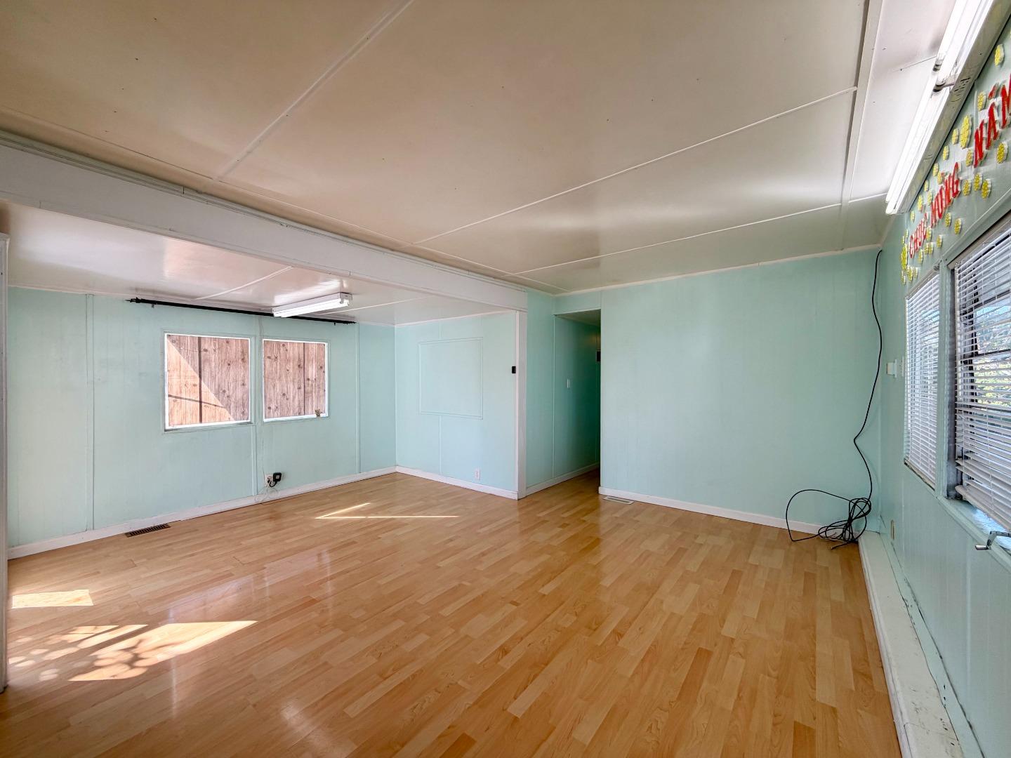 Detail Gallery Image 4 of 13 For 2855 Senter Rd #125,  San Jose,  CA 95111 - 2 Beds | 1 Baths