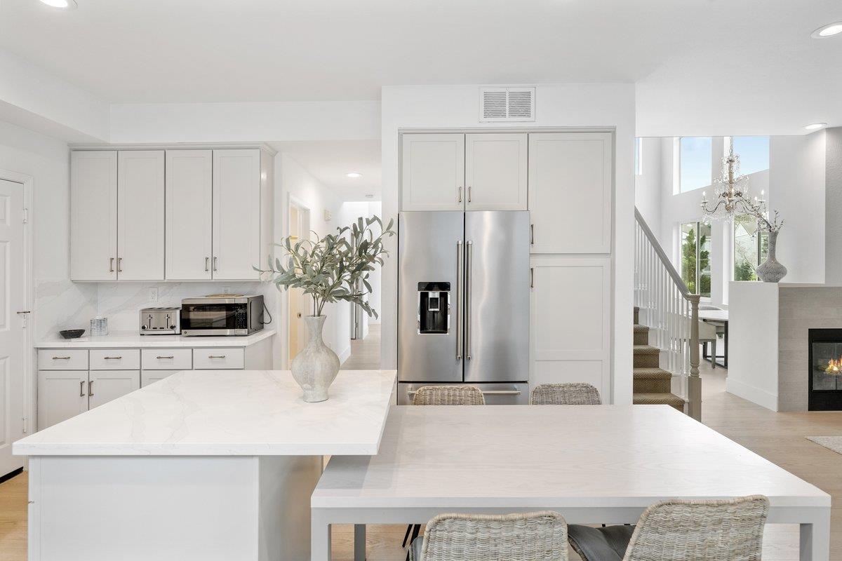 Detail Gallery Image 14 of 66 For 142 Monaco Dr, Redwood Shores,  CA 94065 - 4 Beds | 3 Baths