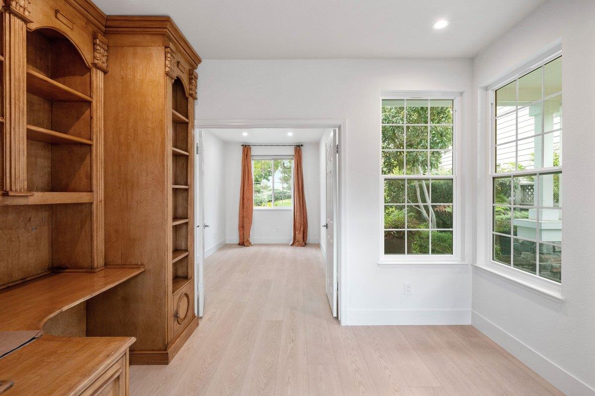 Detail Gallery Image 17 of 66 For 142 Monaco Dr, Redwood Shores,  CA 94065 - 4 Beds | 3 Baths