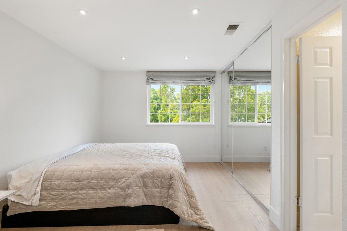 Detail Gallery Image 27 of 66 For 142 Monaco Dr, Redwood Shores,  CA 94065 - 4 Beds | 3 Baths