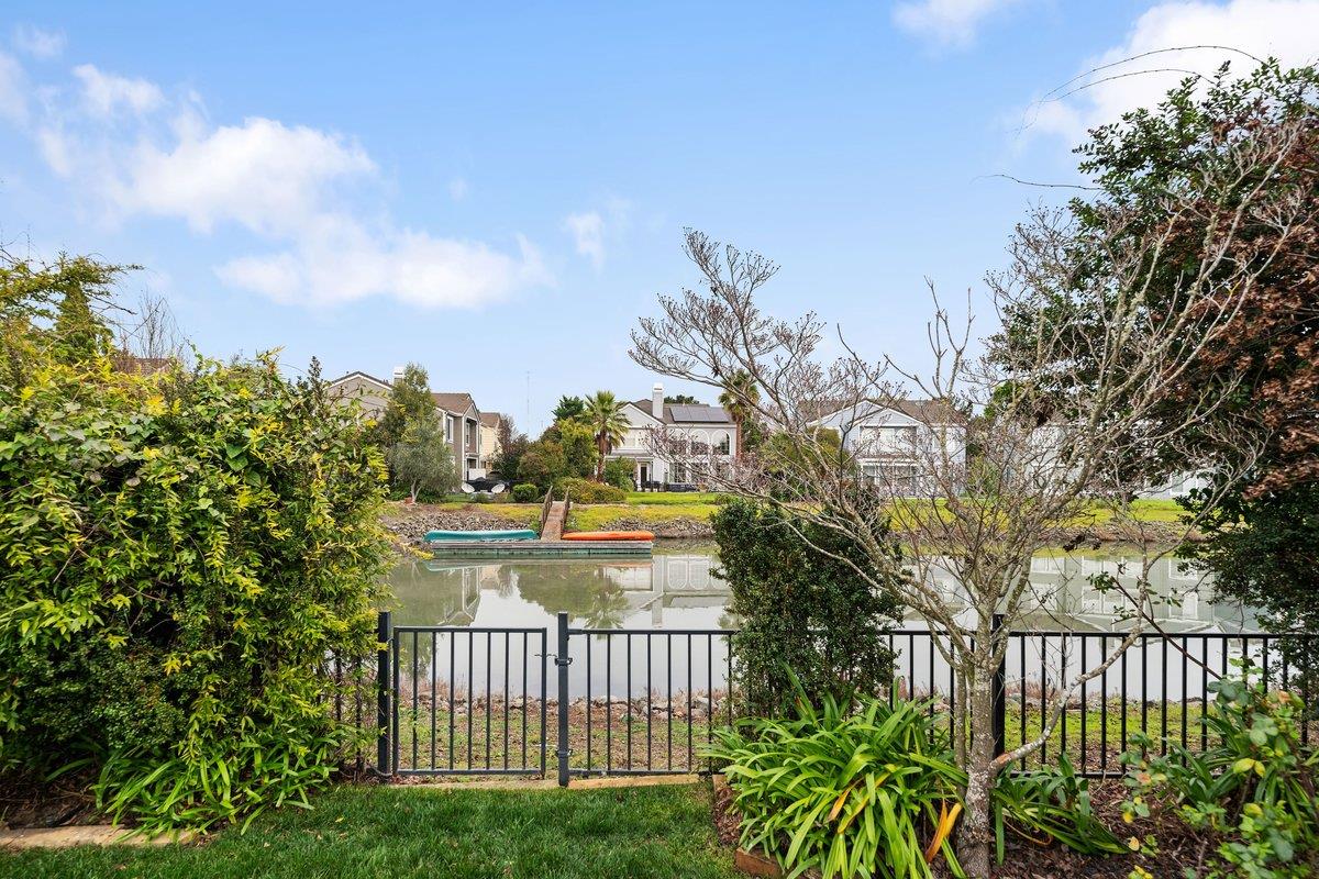 Detail Gallery Image 33 of 66 For 142 Monaco Dr, Redwood Shores,  CA 94065 - 4 Beds | 3 Baths