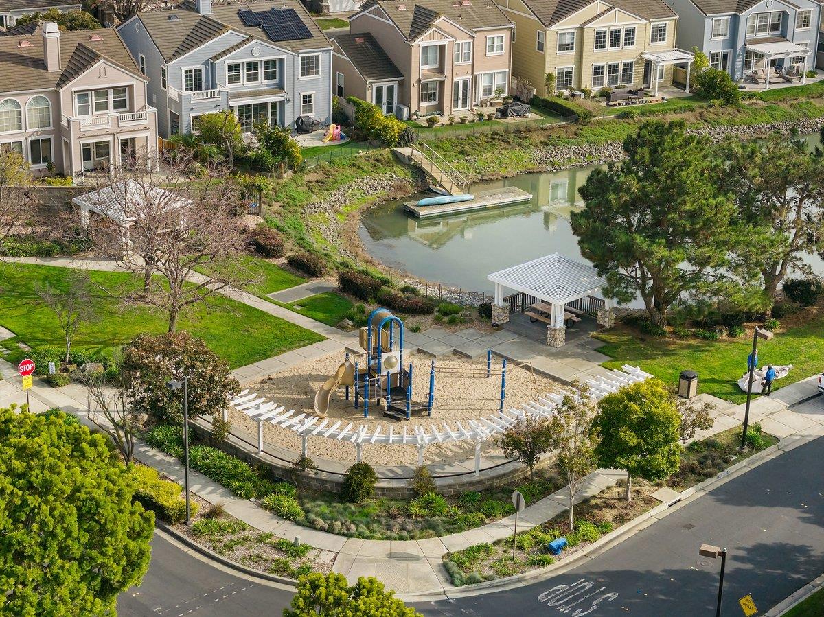 Detail Gallery Image 36 of 66 For 142 Monaco Dr, Redwood Shores,  CA 94065 - 4 Beds | 3 Baths