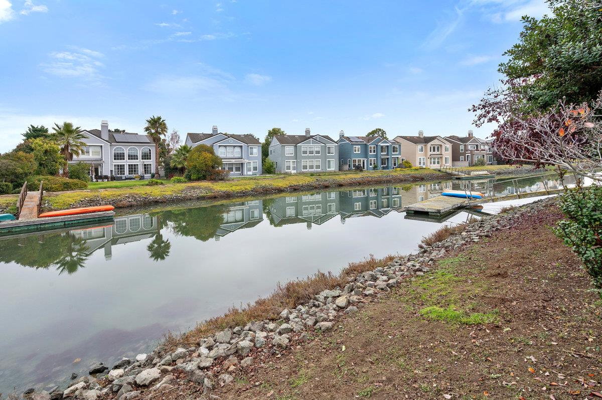 Detail Gallery Image 4 of 66 For 142 Monaco Dr, Redwood Shores,  CA 94065 - 4 Beds | 3 Baths