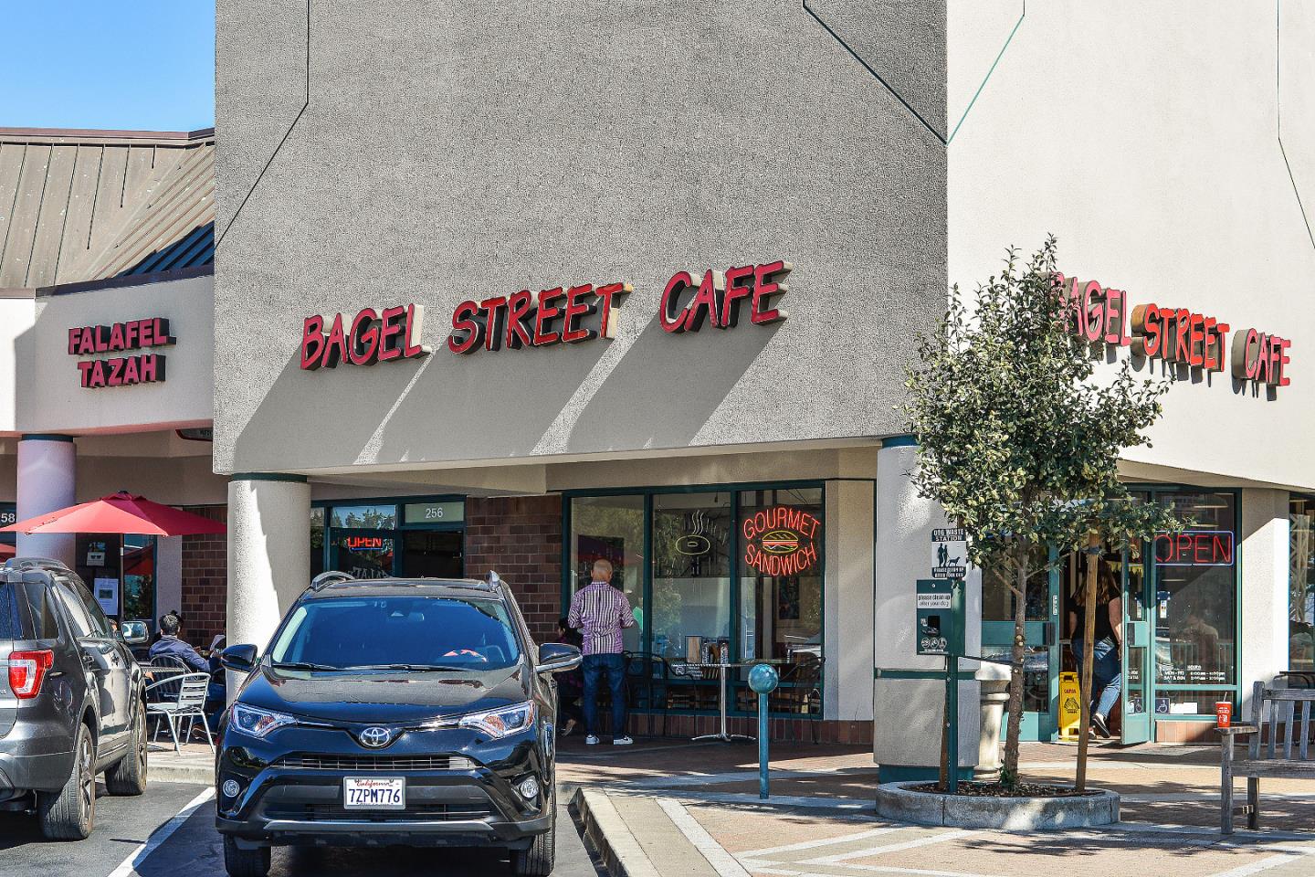 Detail Gallery Image 50 of 66 For 142 Monaco Dr, Redwood Shores,  CA 94065 - 4 Beds | 3 Baths