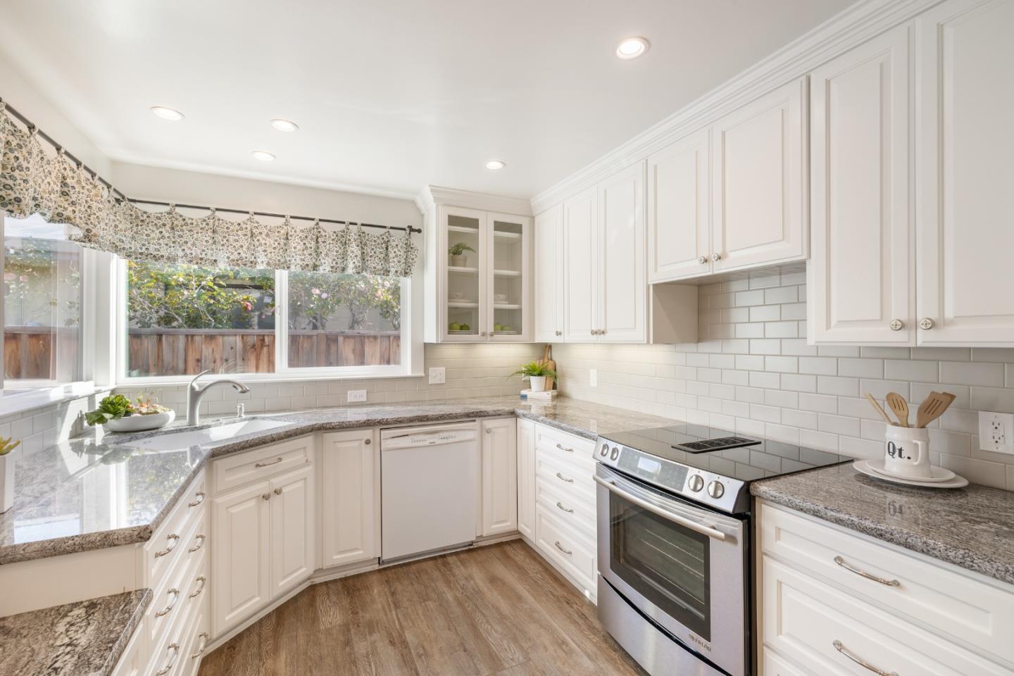 Detail Gallery Image 12 of 29 For 961 Harney Way, Sunnyvale,  CA 94087 - 3 Beds | 2/1 Baths